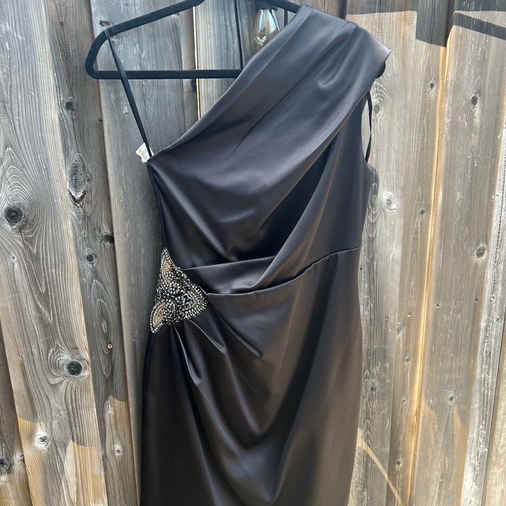 Eliza J Black One Shoulder le